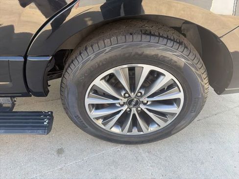 Used 2016 Lincoln Navigator Select AWD/4WD image 11