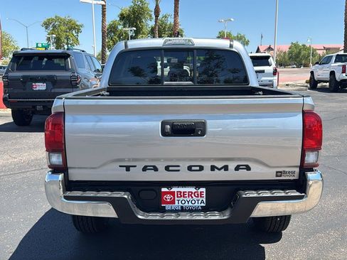 Used 2022 Toyota Tacoma SR5 RWD image 7