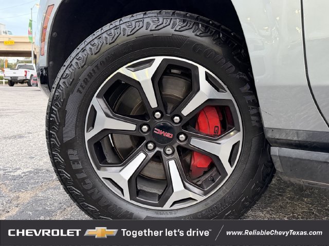 Used 2025 GMC Yukon XL AT4 Ultimate AWD/4WD image 10