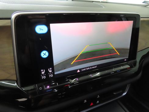 New 2026 Volkswagen Atlas SE FWD image 18