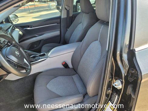 Used 2022 Toyota Camry LE image 14