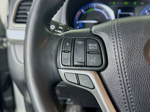 Used 2018 Toyota Highlander Limited AWD/4WD image 16