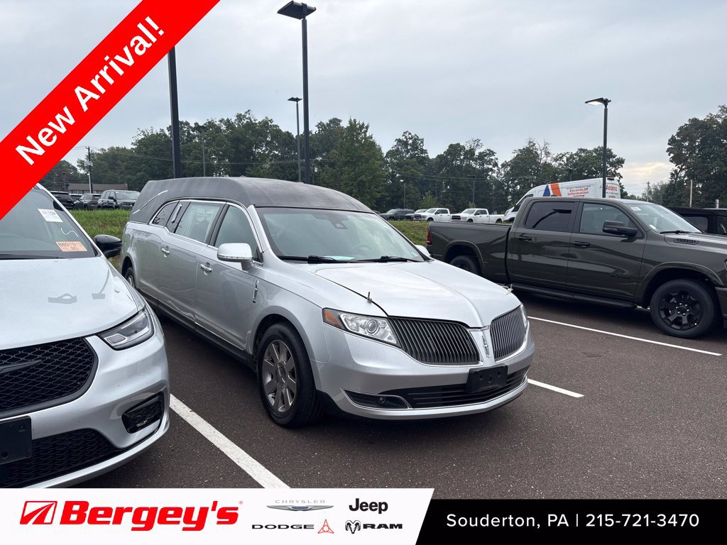 Used 2013 Lincoln MKT AWD image 1