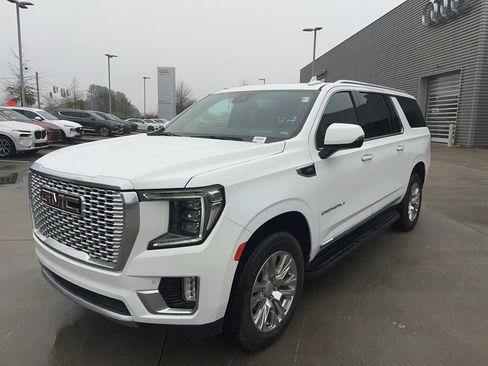 Used 2024 GMC Yukon XL Denali image 2