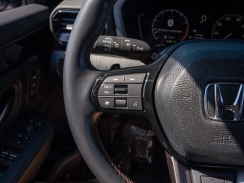 Used 2025 Honda Pilot TrailSport image 19