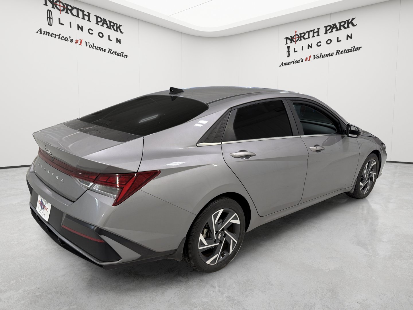 Used 2024 Hyundai Elantra SEL w/ Convenience Package FWD image 5