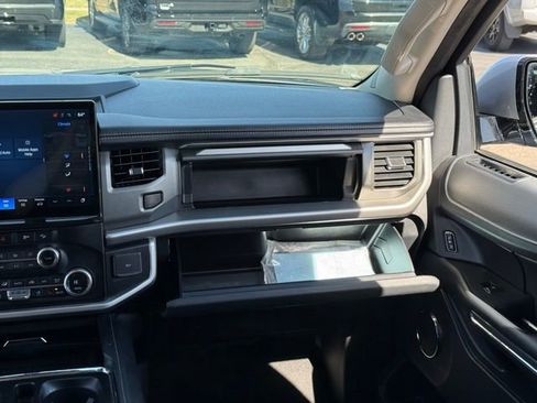 Used 2024 Ford Expedition Max XLT image 29