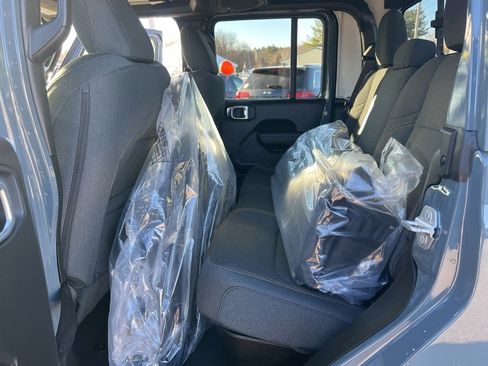 New 2026 Jeep Gladiator Sport image 17