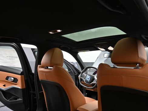 New 2026 BMW 330i xDrive Sedan w/ Convenience Package image 18