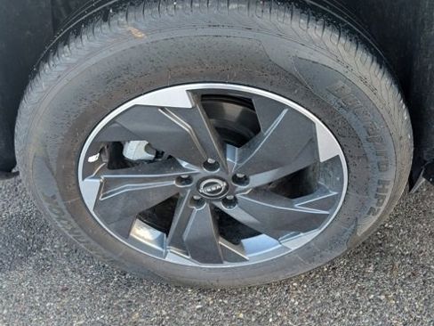 Used 2024 Nissan Rogue SV image 16