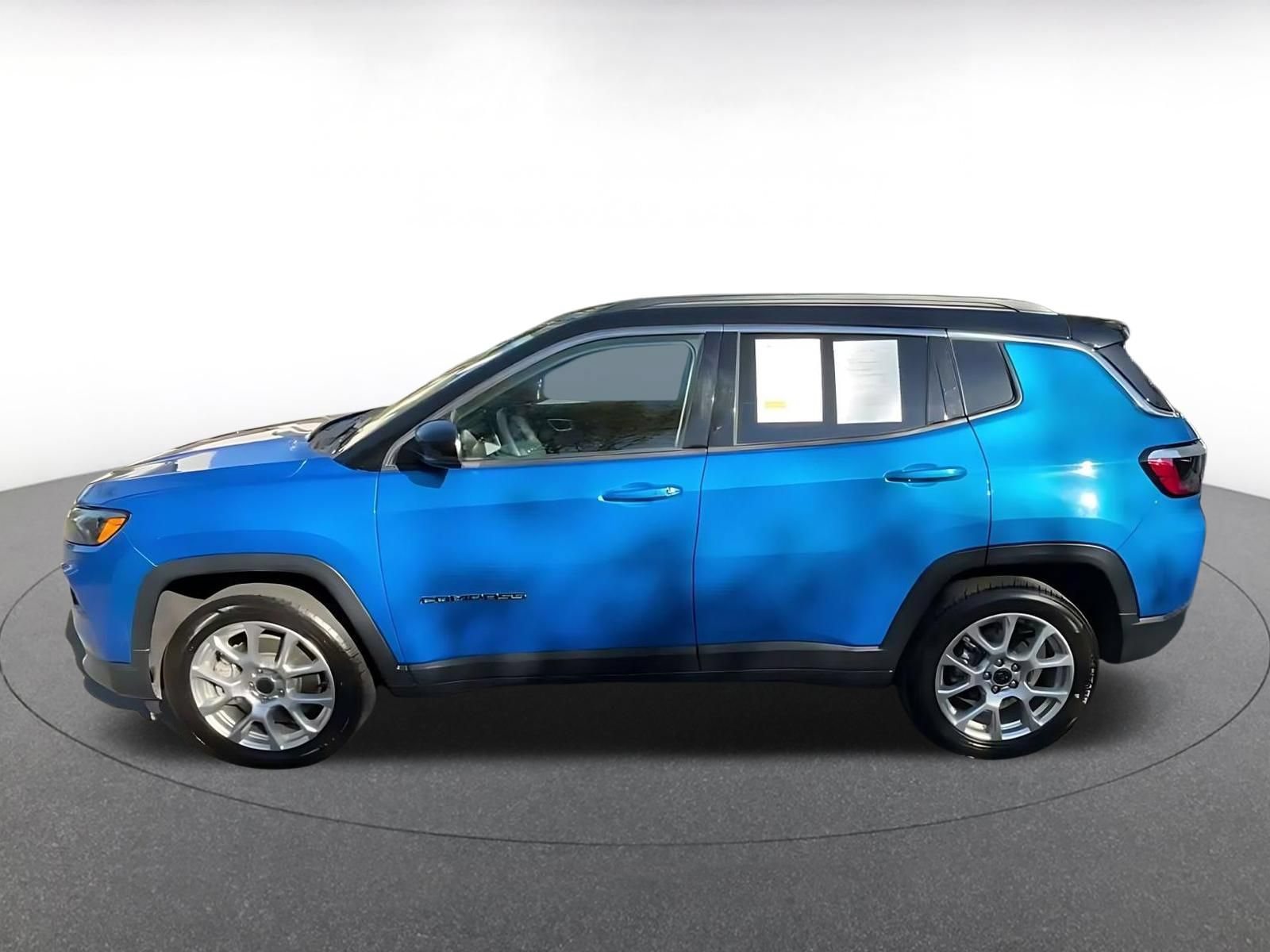 Used 2025 Jeep Compass Limited AWD/4WD image 8
