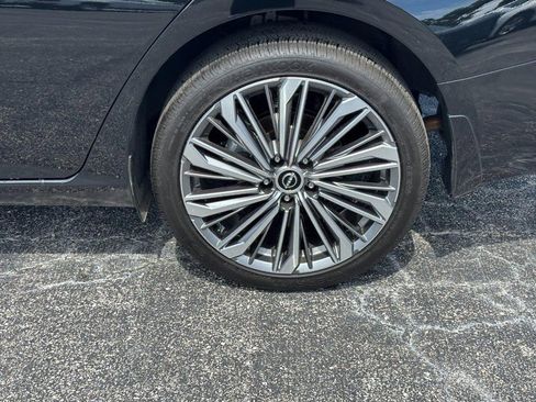 Used 2025 Nissan Altima 2.5 SL AWD/4WD image 9