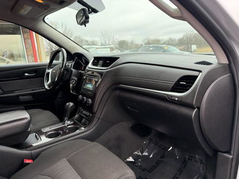 Used 2017 Chevrolet Traverse LT w/ Style and Technology Package image 23