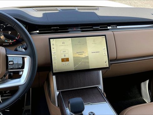 New 2026 Land Rover Range Rover Long Wheelbase SE AWD/4WD image 9