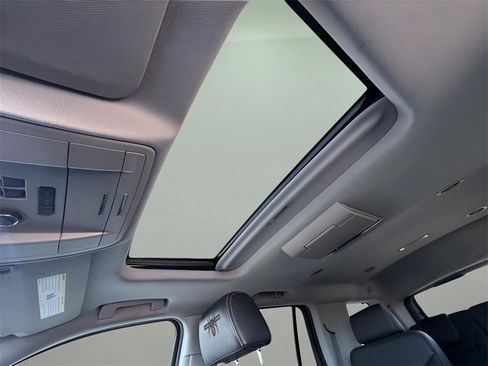 Used 2018 Chevrolet Tahoe Premier image 16