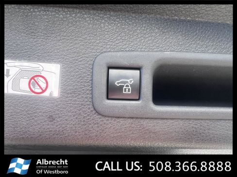 Used 2025 Toyota Sienna XLE Woodland Edition image 16