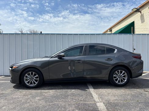Used 2023 MAZDA MAZDA3 s FWD image 2