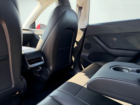 Used 2021 Tesla Model Y 2WD image 19
