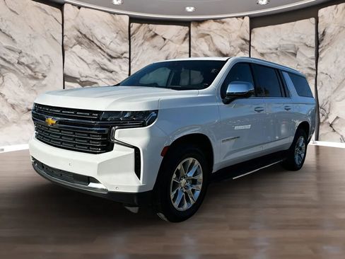 Used 2023 Chevrolet Suburban Premier image 4