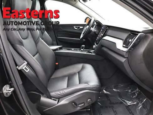 Used 2023 Volvo XC60 B5 Core FWD image 23