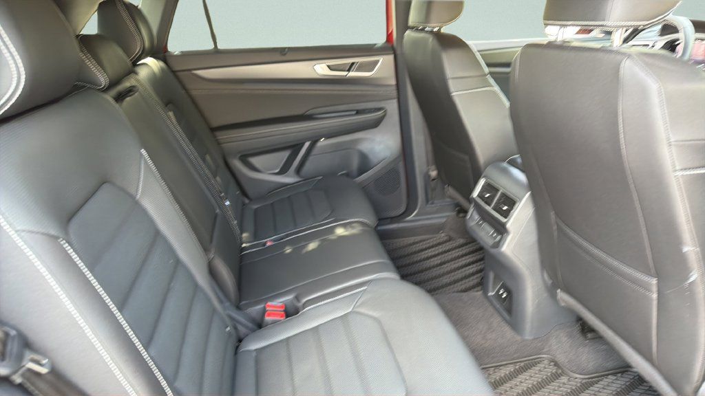 Certified 2025 Volkswagen Atlas Cross Sport SEL AWD/4WD image 34