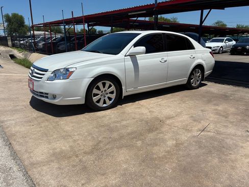 Used 2006 Toyota Avalon XLS FWD image 3