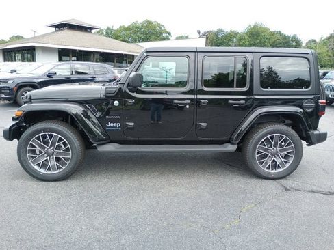 Used 2023 Jeep Wrangler Unlimited Sahara w/ Cold Weather Group image 4