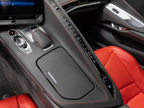 Used 2025 Chevrolet Corvette Z06 RWD image 17