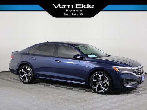 Used 2020 Volkswagen Passat 2.0T R-Line image 1