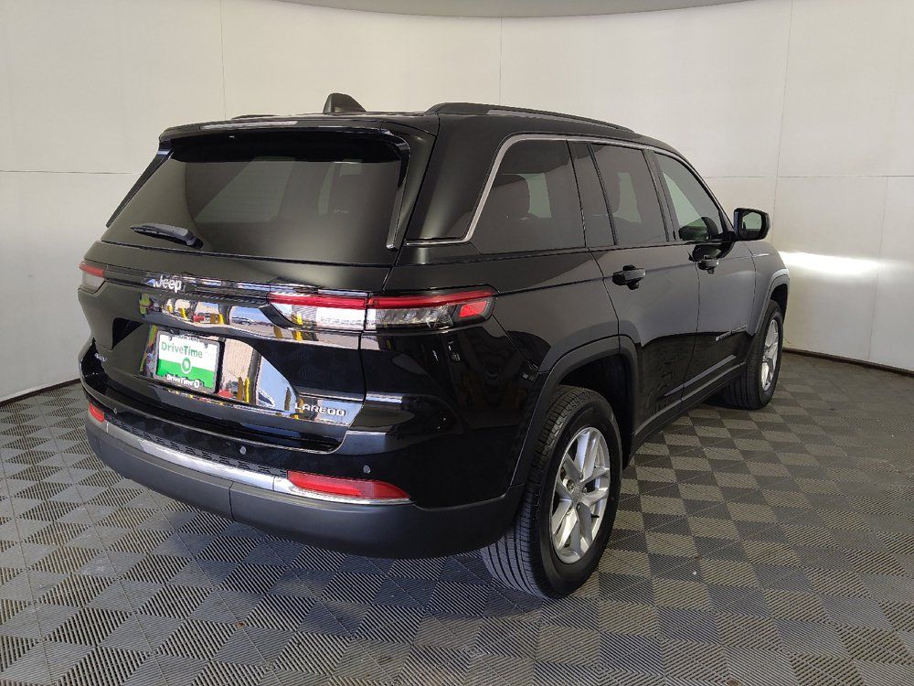 Used 2023 Jeep Grand Cherokee Laredo w/ Luxury Tech Group I AWD/4WD image 9