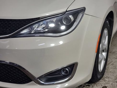 Used 2020 Chrysler Pacifica Limited FWD image 9