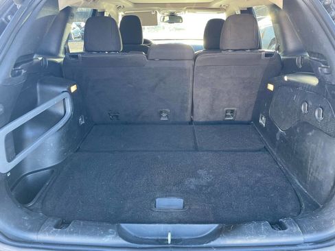 Used 2017 Jeep Cherokee Latitude w/ Comfort/Convenience Group image 14