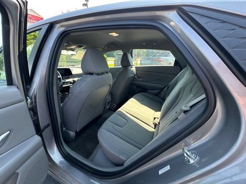 Used 2024 Hyundai Elantra SEL FWD image 18