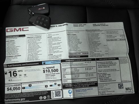 Used 2024 GMC Yukon XL Denali w/ Advanced Technology Package RWD image 3