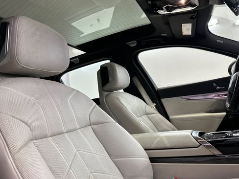 Certified 2023 BMW i7 xDrive60 AWD/4WD image 30
