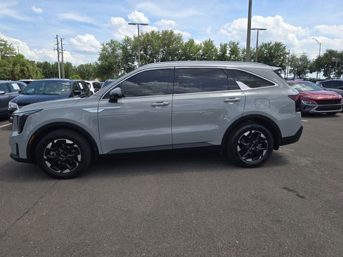 Certified 2024 Kia Sorento S w/ Panoramic Sunroof Package FWD image 5