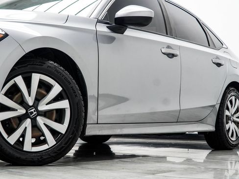 Used 2022 Honda Civic LX image 3