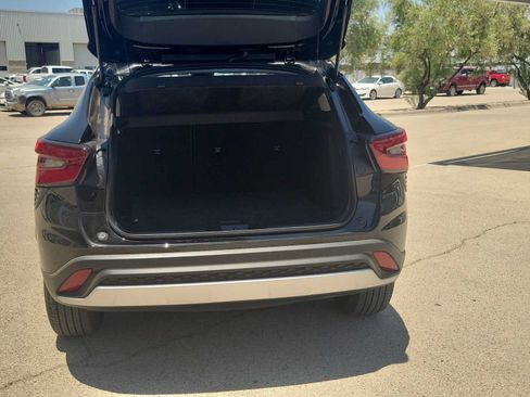 Used 2025 Chevrolet Trax LT FWD image 23