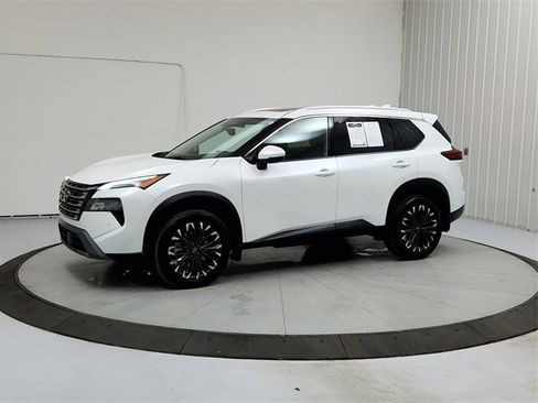 Used 2025 Nissan Rogue SL w/ Tech Package image 3