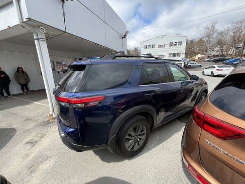 Used 2024 Nissan Pathfinder SV AWD/4WD image 6