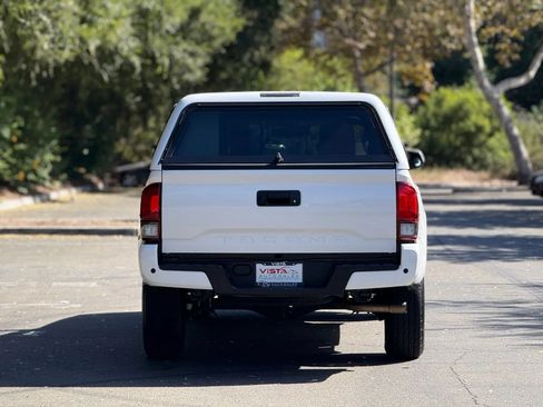 Used 2022 Toyota Tacoma SR RWD image 4