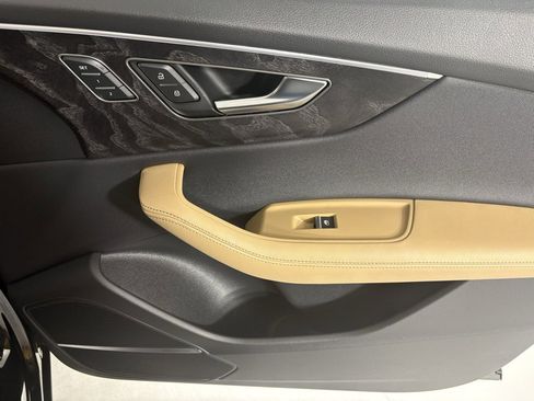 Used 2025 Audi Q8 Prestige image 12