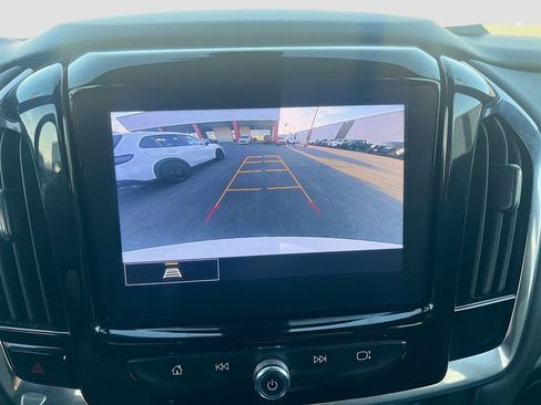 Used 2023 Chevrolet Traverse LT FWD image 13