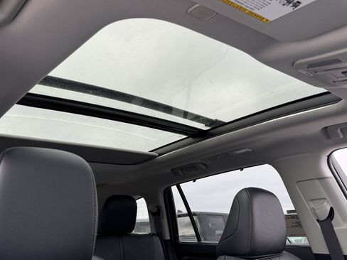 New 2026 Toyota Highlander Platinum AWD/4WD image 3