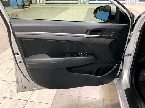 Used 2019 Hyundai Elantra SE w/ Cargo Package image 9