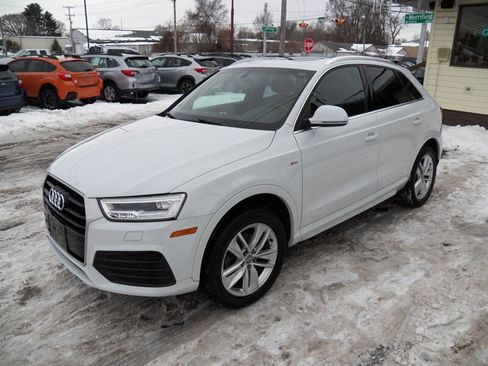 Used 2018 Audi Q3 2.0T Premium Plus w/ Premium Plus Package image 3