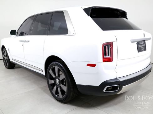 Used 2024 Rolls-Royce Cullinan AWD/4WD image 8