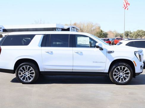 New 2026 GMC Yukon XL Denali w/ Denali Reserve Package image 6
