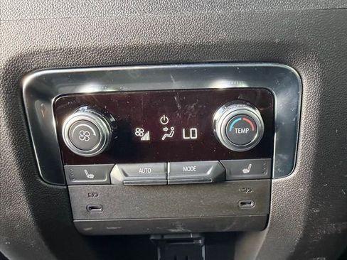 Used 2025 GMC Yukon AT4 w/ AT4 Premium Package image 24