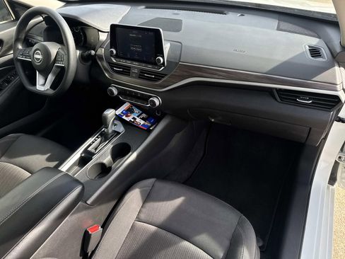 Used 2025 Nissan Altima 2.5 SV image 16